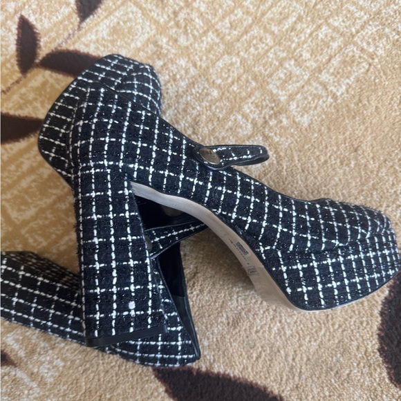 Larroude Black and White Checkered Flats - Picture 4 of 5
